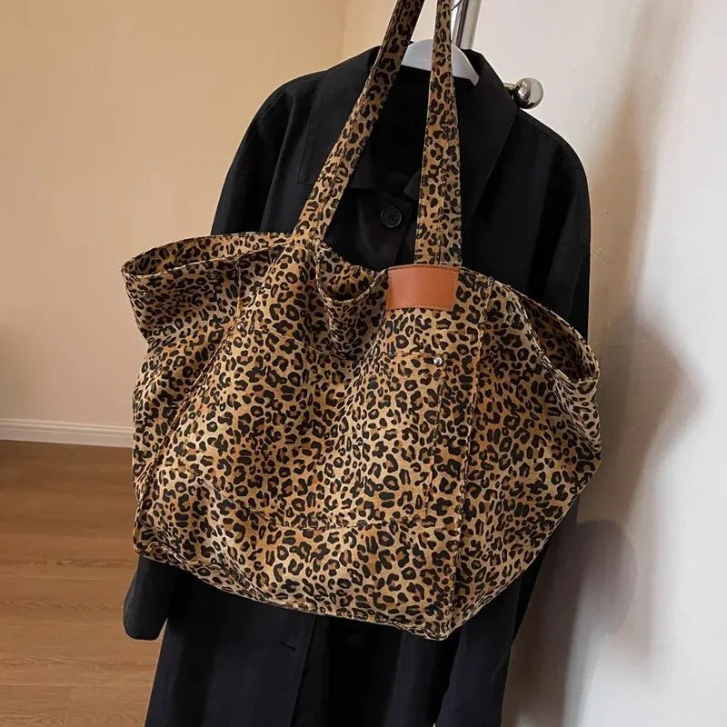 Maré Cacau™ Cheetah Shoulder Bag