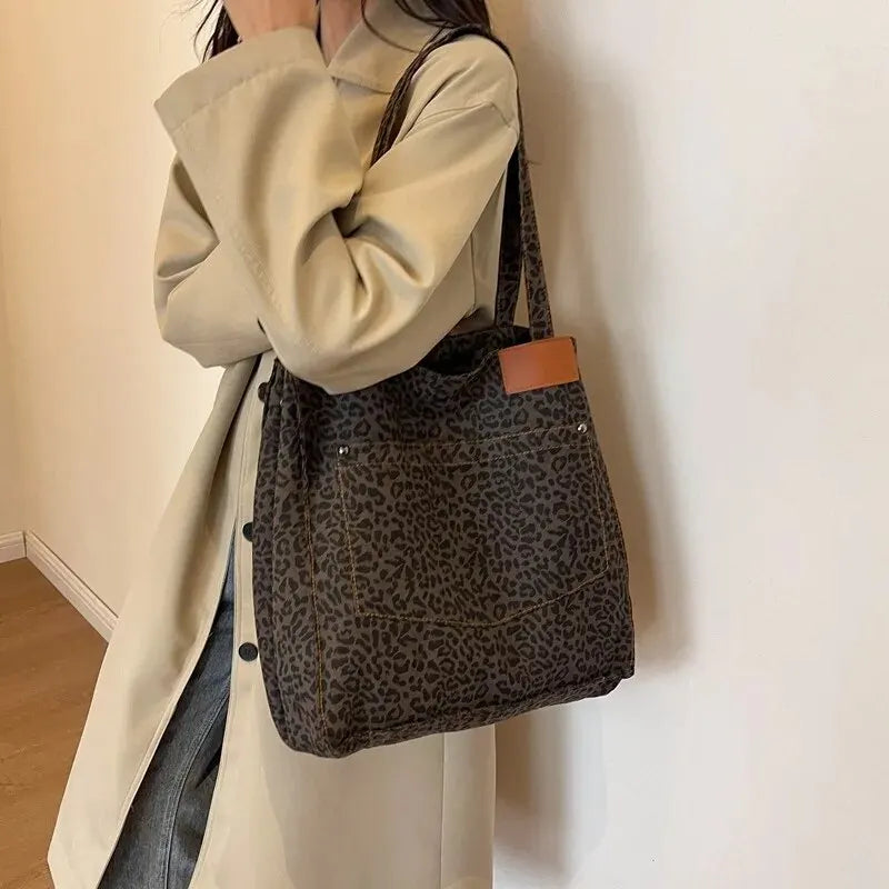 Maré Cacau™ Cheetah Shoulder Bag