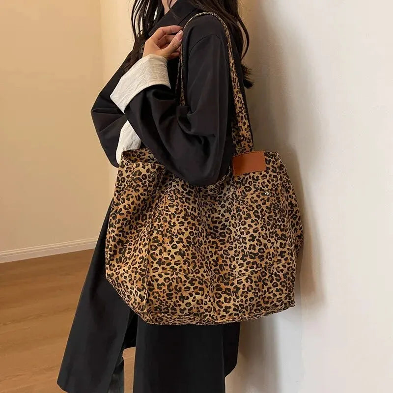 Maré Cacau™ Cheetah Shoulder Bag